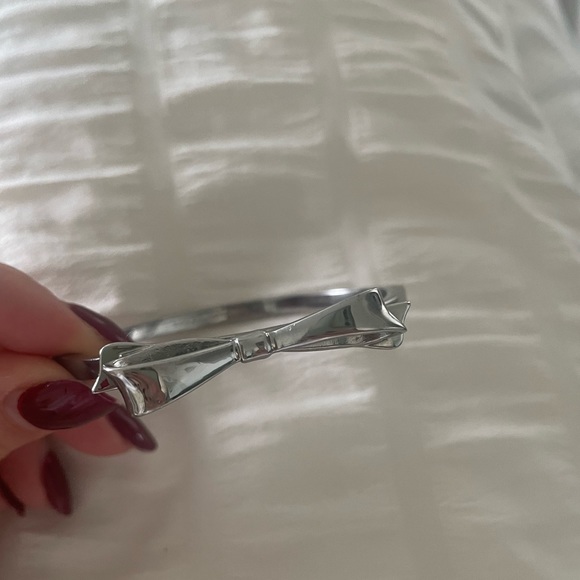 Kate Spade silver bow bangle - Picture 2 of 4